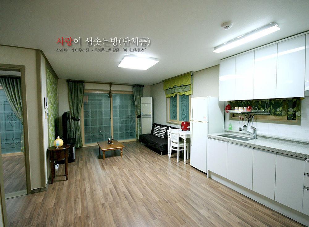 Ever Green Pension Geoje Bagian luar foto