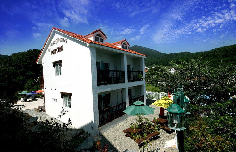 Ever Green Pension Geoje Bagian luar foto