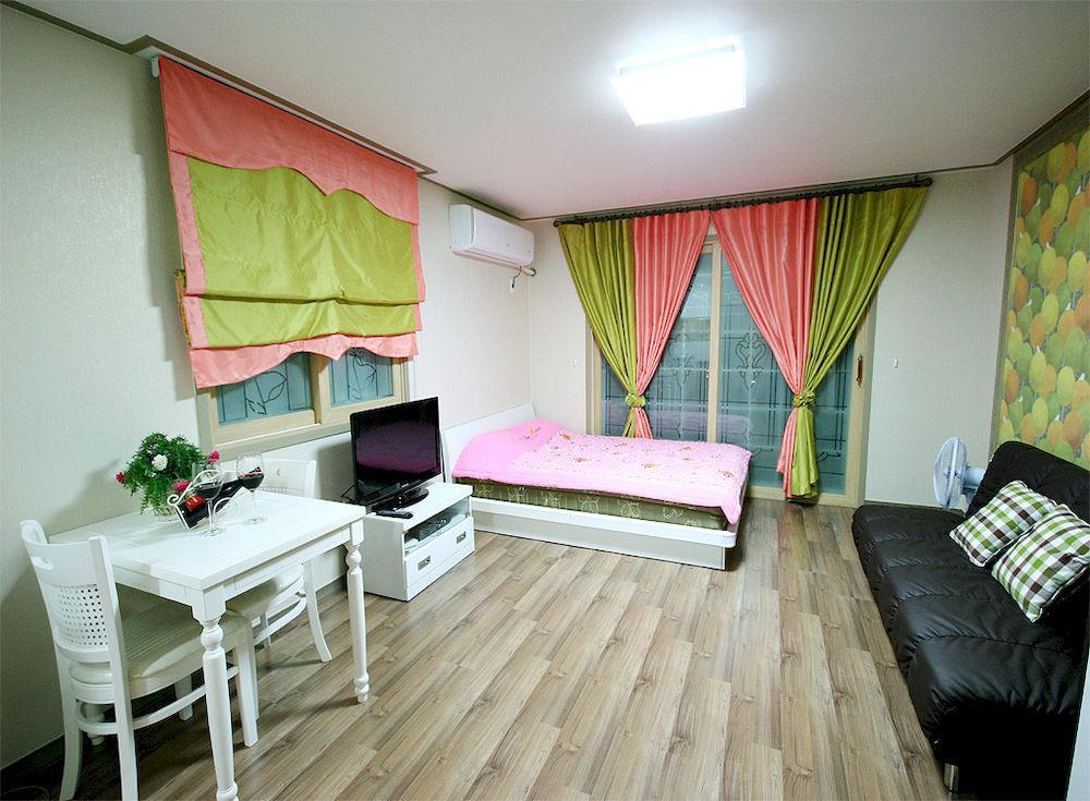 Ever Green Pension Geoje Bagian luar foto