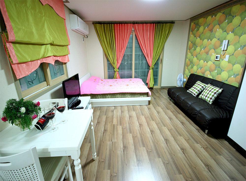 Ever Green Pension Geoje Bagian luar foto