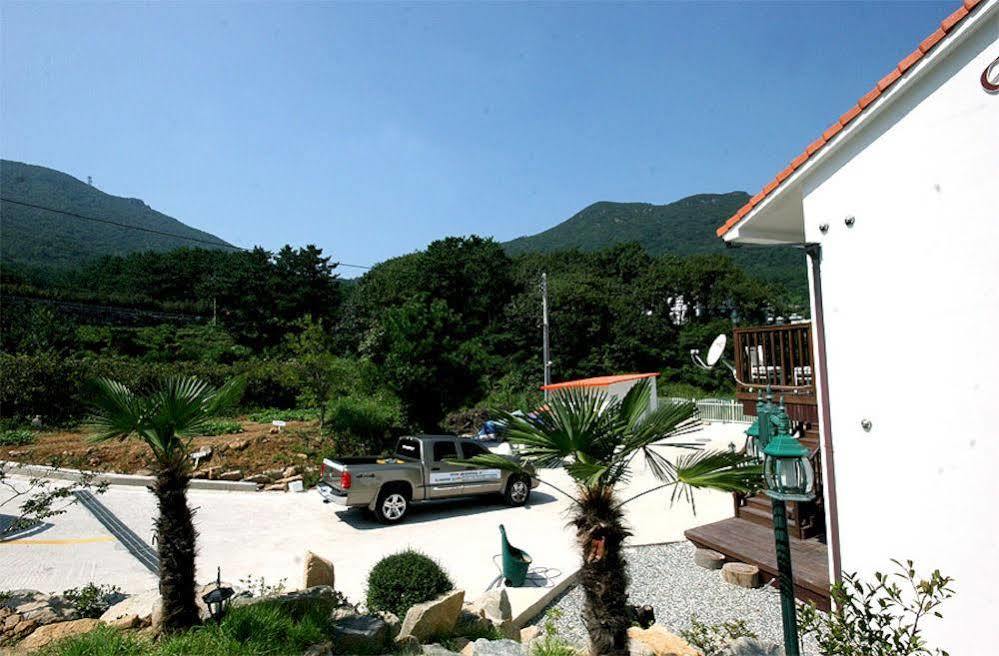 Ever Green Pension Geoje Bagian luar foto