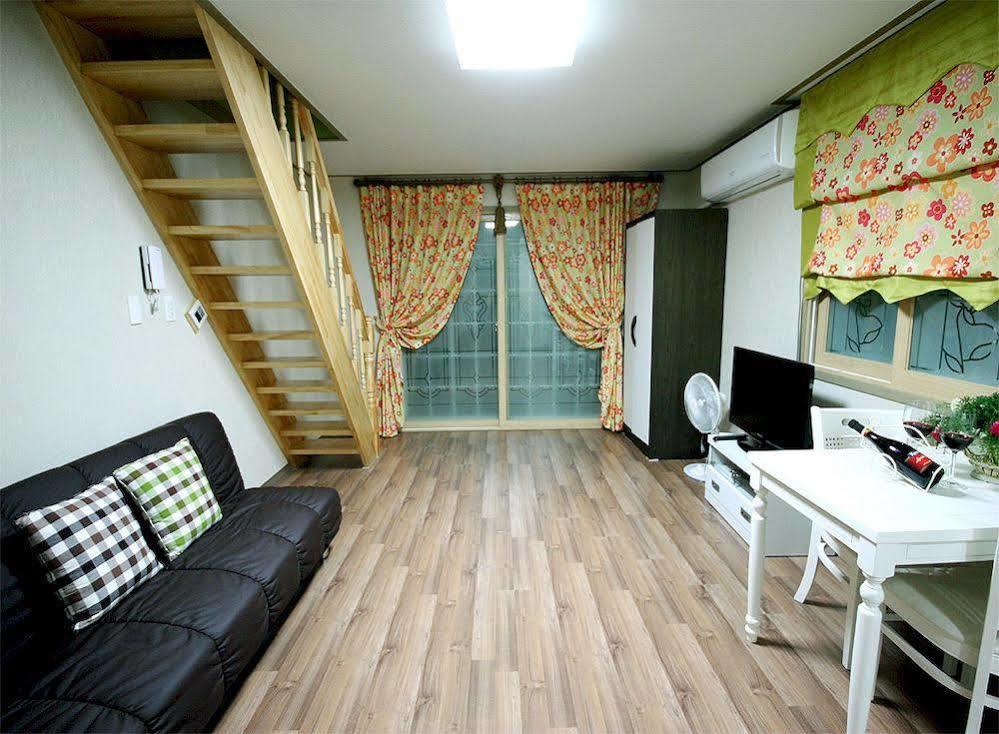 Ever Green Pension Geoje Bagian luar foto