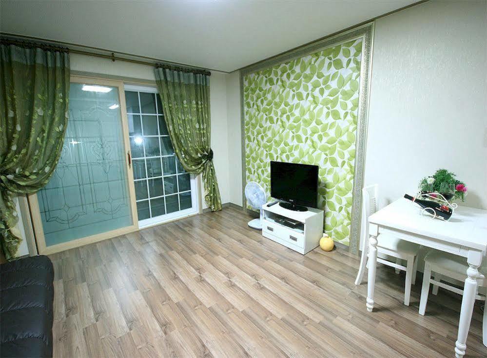 Ever Green Pension Geoje Bagian luar foto